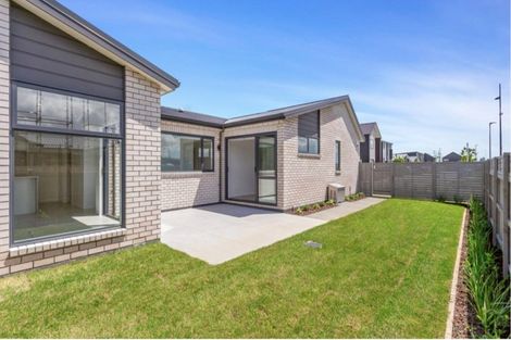 Photo of property in 32 Port Way, Rosehill, Papakura, 2113
