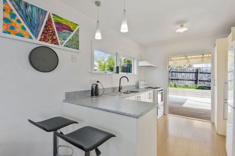 Photo of property in 45 Sunnyside Road, Sunnyvale, Auckland, 0612