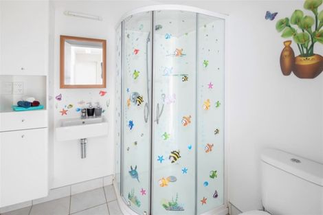 Photo of property in 56 Glanmire Road, Newlands, Wellington, 6037