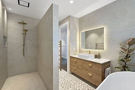 Photo of property in 8 Broadleaf Way, Kinloch, Taupo, 3377