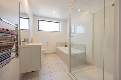 Photo of property in 30 Mount Creighton Crescent, Wanaka, 9305