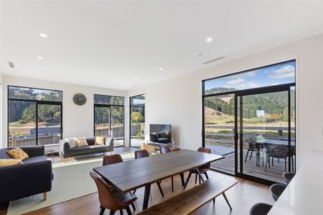 Photo of property in 11 Round Hill Rise, Cracroft, Christchurch, 8022