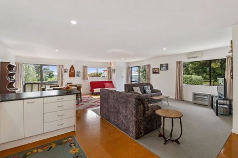 Photo of property in 2 Sand Dune Grove, Waikawa Beach, Levin, 5573