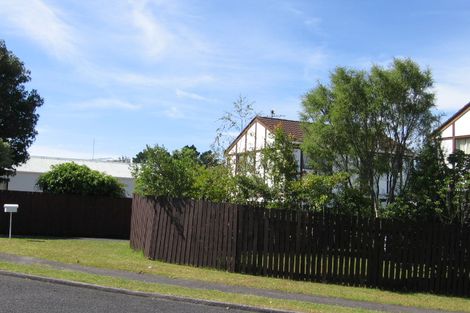Photo of property in 2/7 Wilkinson Way, Browns Bay, Auckland, 0630