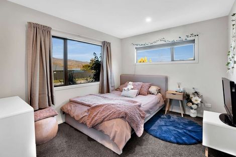 Photo of property in 71 Stratford Drive, Mount Pisa, Cromwell, 9383