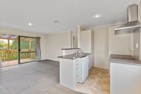 Photo of property in 15 Edwin Freeman Place, Ranui, Auckland, 0612