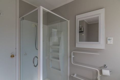 Photo of property in 32 Hookway Grove, Paraparaumu, 5032