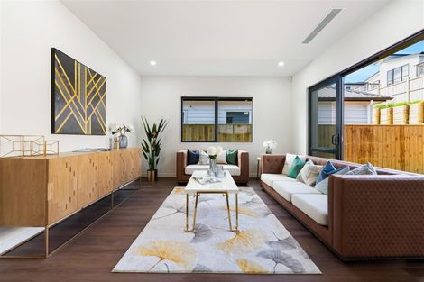 Photo of property in 52 Whakairo Crescent, Gulf Harbour, Whangaparaoa, 0930