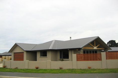 Photo of property in 18 Holyport Close, Fairfield, Dunedin, 9018