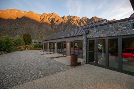 Photo of property in 8 Pendeen Crescent, Jacks Point, Queenstown, 9371