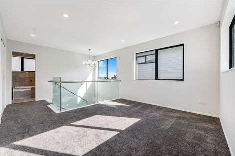 Photo of property in 76a Botany Road, Botany Downs, Auckland, 2010