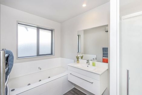 Photo of property in 68 Brookside Terrace, Bryndwr, Christchurch, 8053