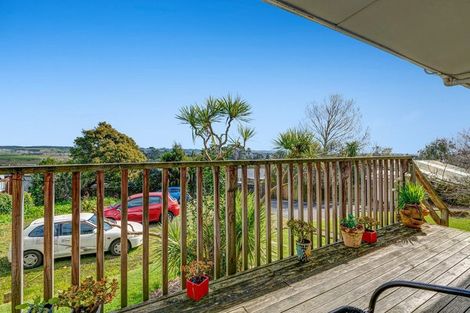 Photo of property in 2 Kaipara Crescent, Helensville, 0800