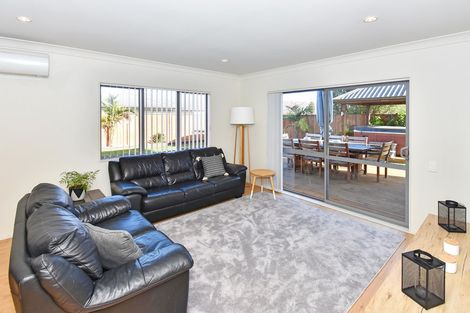 Photo of property in 8 Scotsmoor Drive, Wattle Downs, Auckland, 2103