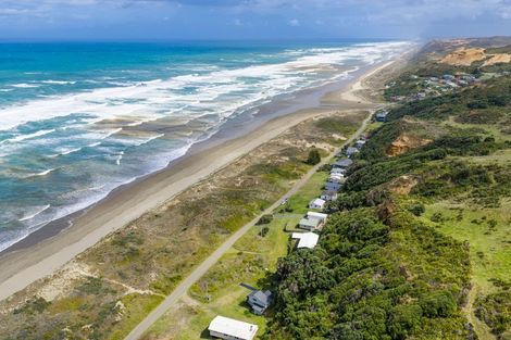 Photo of property in 61 Marine Drive, Te Kopuru, 0371