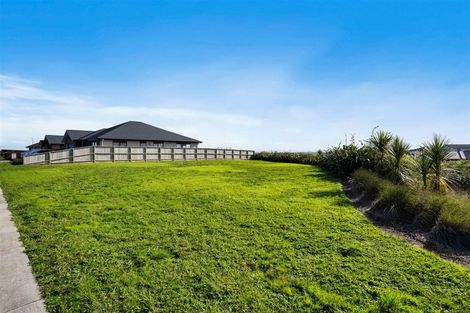 Photo of property in 70 Twin Parks Rise, Papakura, 2110