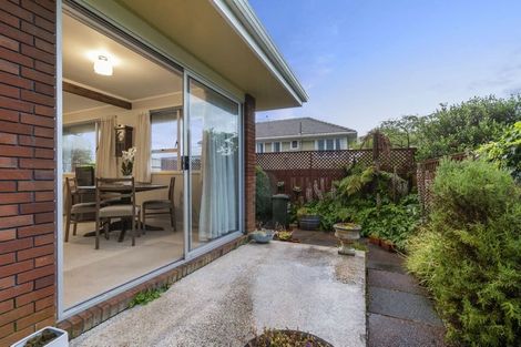 Photo of property in 2/56 Sunnynook Road, Sunnynook, Auckland, 0620