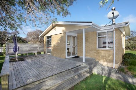 Photo of property in 1 Edward Street, Bulls, 4818