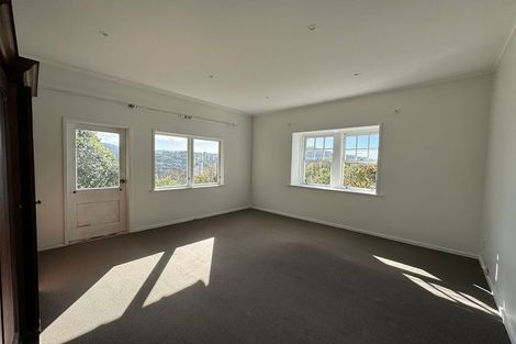 Photo of property in 2/5 Grove Road, Kelburn, Wellington, 6012