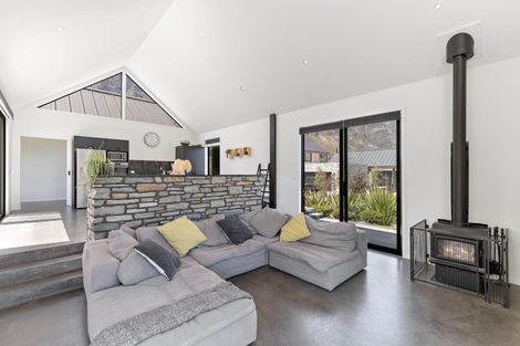 Photo of property in 13 Hackett Road, Jacks Point, Queenstown, 9371