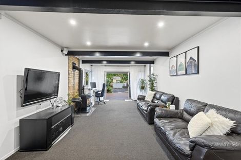 Photo of property in 12 Knox Road, Swanson, Auckland, 0612