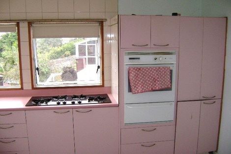 Photo of property in 635 Glenfield Road, Totara Vale, Auckland, 0629