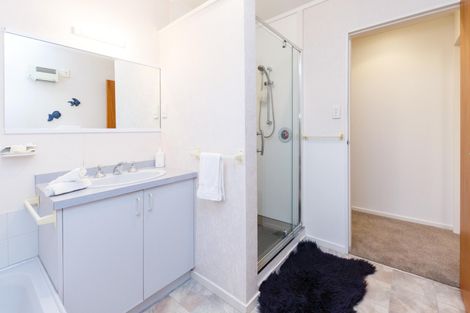 Photo of property in 140 Ruapehu Drive, Fitzherbert, Palmerston North, 4410