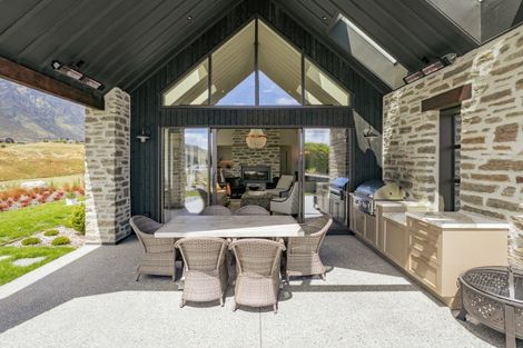 Photo of property in 40 Cunninghams Drive, Jacks Point, Queenstown, 9371