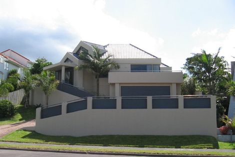 Photo of property in 37 Lagoon Way, West Harbour, Auckland, 0618