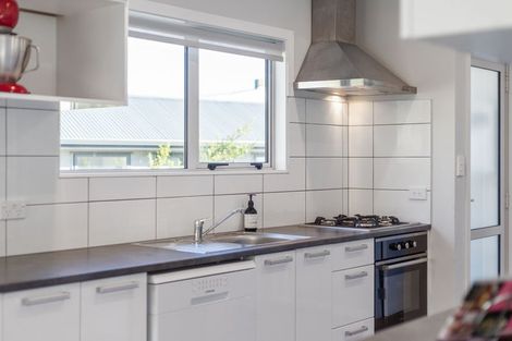 Photo of property in 60a Leicester Street, Cannons Creek, Porirua, 5024