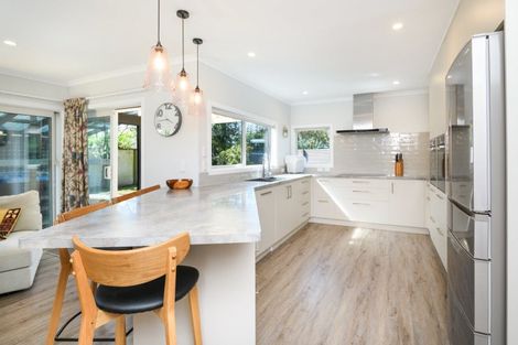 Photo of property in 12 Truscott Grove, Awapuni, Palmerston North, 4412