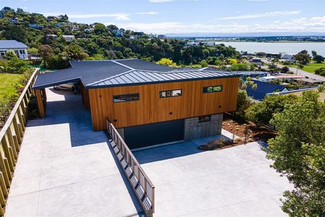 Photo of property in 10 Maffeys Road, Mount Pleasant, Christchurch, 8081
