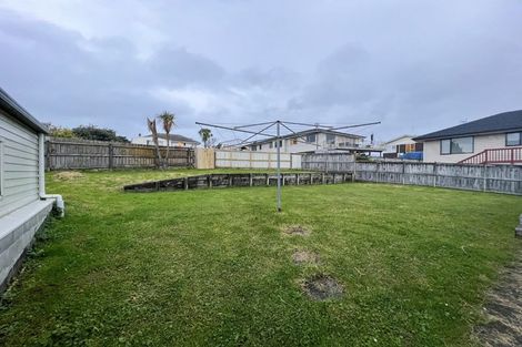 Photo of property in 17 Alma Street, Te Atatu South, Auckland, 0610