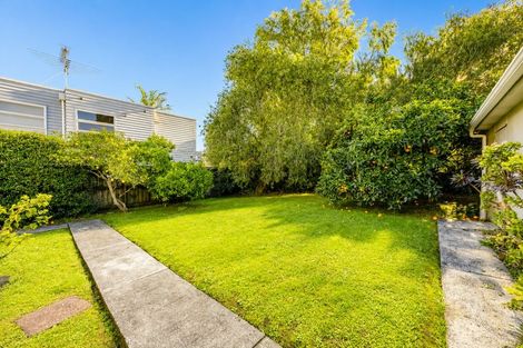 Photo of property in 2/7 Evelyn Place, Hillcrest, Auckland, 0627