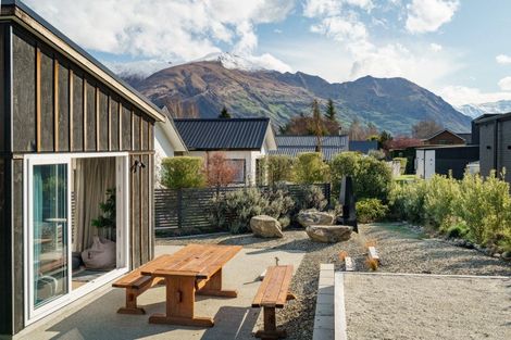 Photo of property in 21 Kapuka Lane, Wanaka, 9305