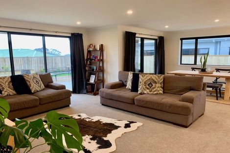 Photo of property in 25 Dreaver Drive, Waitara, 4320