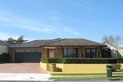 Photo of property in 8 Frank Frethey Place, Highlands Park, New Plymouth, 4312