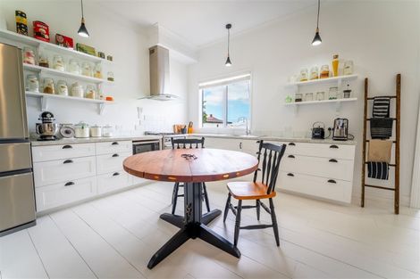 Photo of property in 43 Rhodes Street, Waimate, 7924