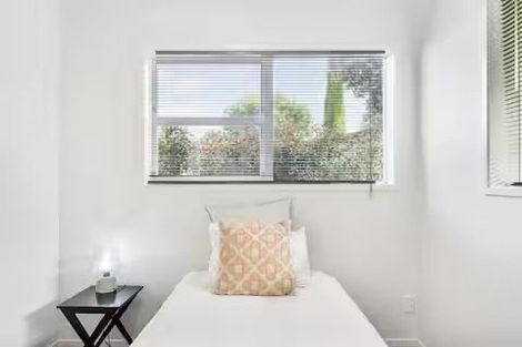 Photo of property in 3/4 Beach Road, Castor Bay, Auckland, 0620
