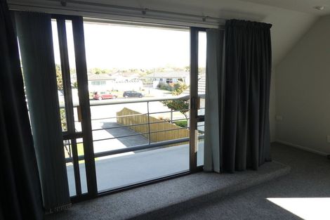 Photo of property in 11 Monteath Place, Redwood, Christchurch, 8051