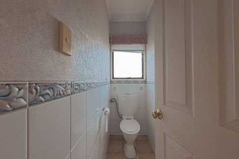 Photo of property in 591 Great South Road, Rosehill, Papakura, 2113