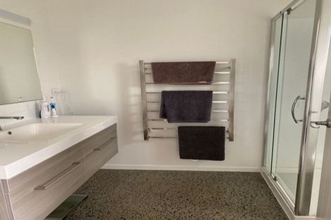 Photo of property in 2 Hooton Drive, Kumeu, 0810