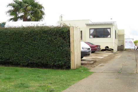 Photo of property in 11 House Avenue, Mangere Bridge, Auckland, 2022