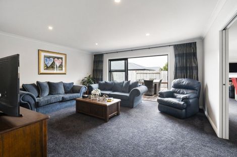 Photo of property in 9 Saint Heliers Grove, Fitzherbert, Palmerston North, 4410