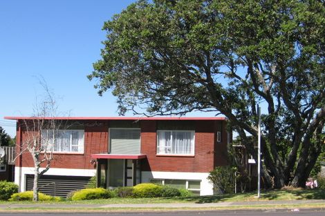 Photo of property in 2/240 Onewa Road, Birkenhead, Auckland, 0626