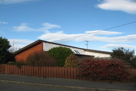 Photo of property in 2/21 Calypso Place, Rothesay Bay, Auckland, 0630