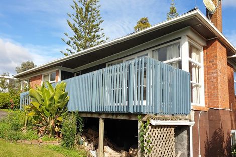 Photo of property in 28 Cheriton Road, Mellons Bay, Auckland, 2014