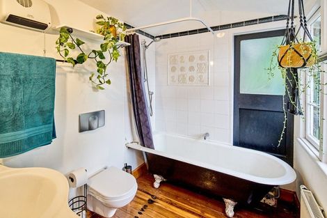 Photo of property in 336 The Esplanade, Island Bay, Wellington, 6023