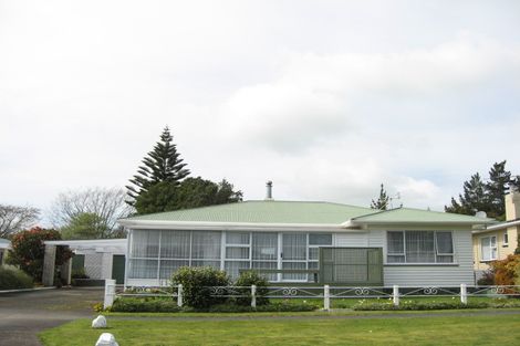 Photo of property in 9 Nikau Street, Inglewood, 4330