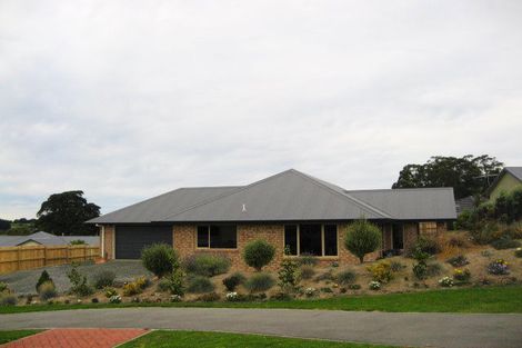 Photo of property in 2 Holyport Close, Fairfield, Dunedin, 9018